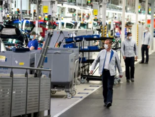 Fachkräftemangel in Deutschland belastet Wirtschaft zunehmend